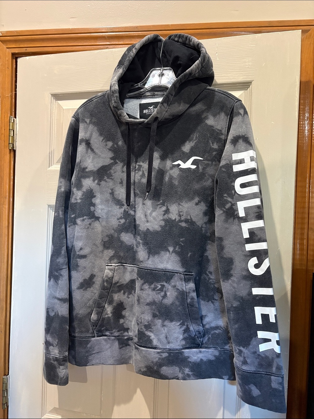 Hollister Men’s Black & Gray Tie-Dye Hooded Crewneck